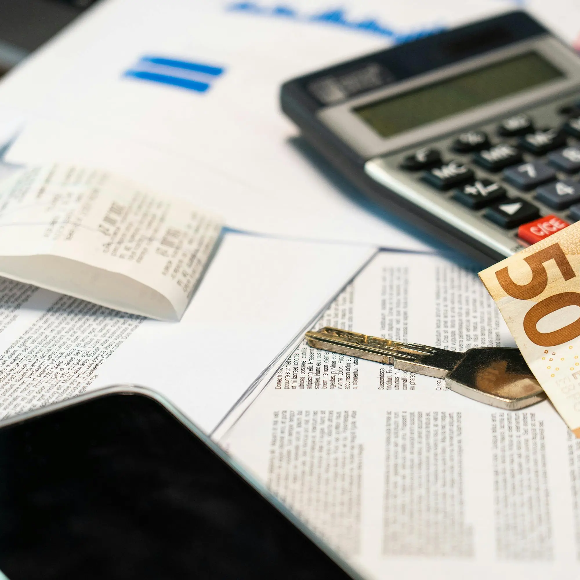 Auto venduta con falso bonifico da 26mila euro: truffa a Parma, pagamento sparito\n