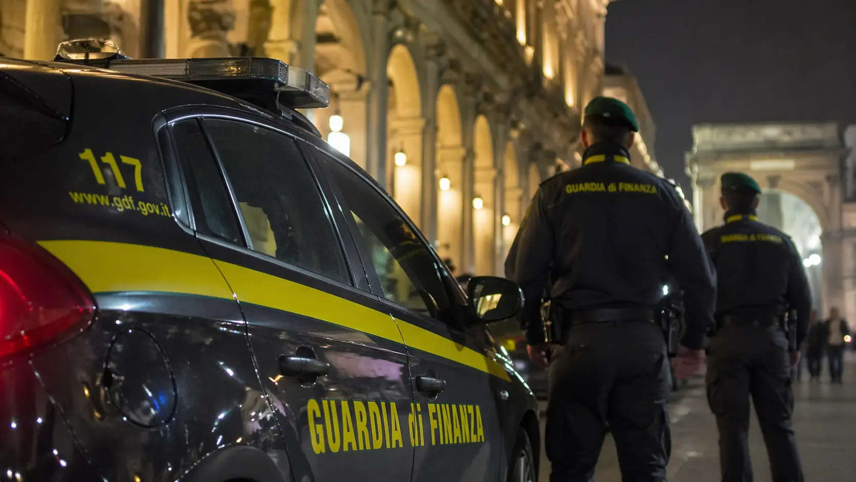 Escort e vip del calcio di Serie A nella movida milanese: arresti e sequestri per oltre un milione\n