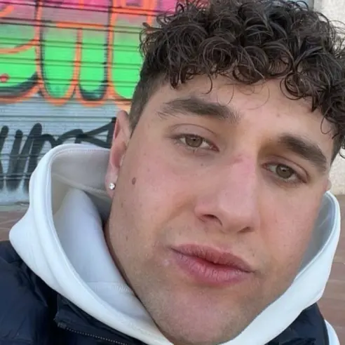 Giovane ucciso in garage a Vasto, arrestato il padre: lo ha colpito tre volte con un'ascia\n