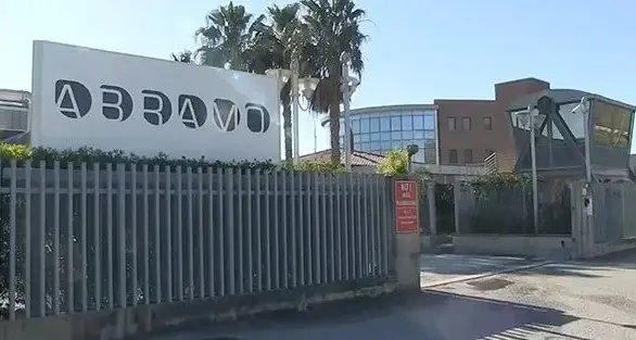 <p>Vertenza Abramo, si va verso l’assunzione di tutti i lavoratori: siglato accordo tra sindacati e Regione </p>