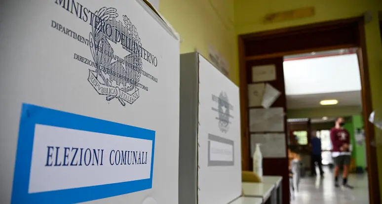 <p>Comunali in Calabria, entro sabato la presentazione delle liste: nel Vibonese <span style=\"color:hsl(0, 75%, 60%);\">al voto 13 Comuni</span>, ecco quali</p>