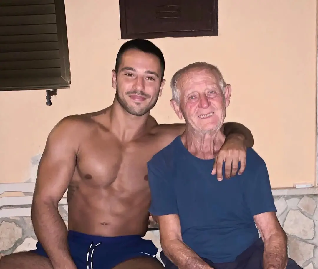 «Sei la stella più luminosa che il cielo possa custodire» l'addio del ballerino calabrese Giuseppe Giofré al\u00A0nonno\n