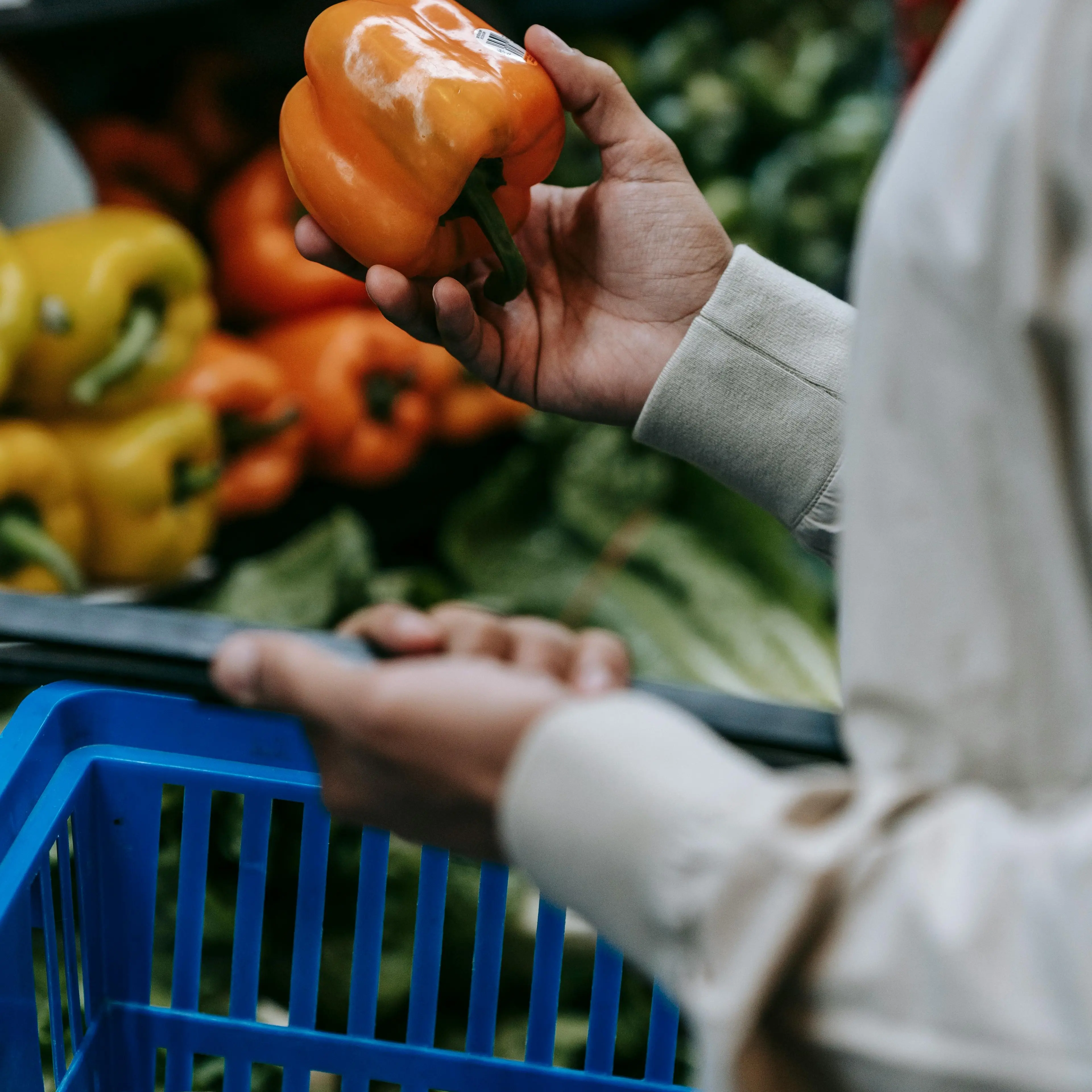 Frutta e verdura, non si ferma la corsa dei prezzi: +35 per cento il costo degli ortaggi\n