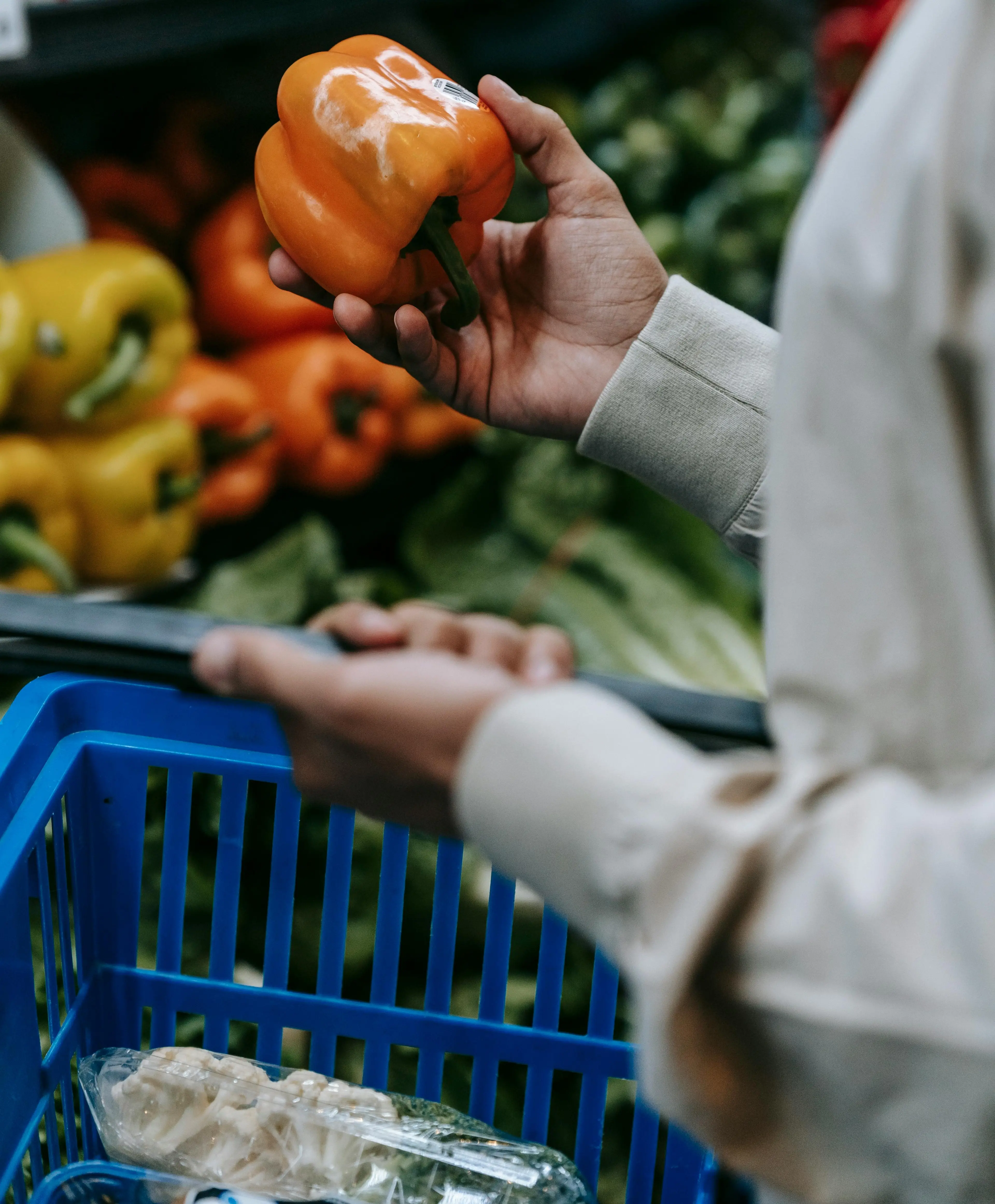 Frutta e verdura, non si ferma la corsa dei prezzi: +35 per cento il costo degli ortaggi\n