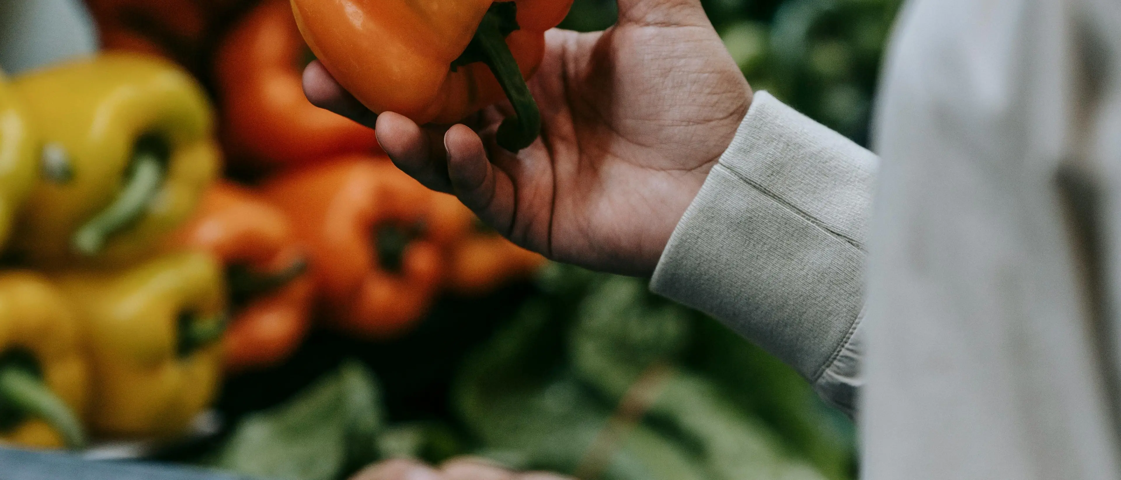 Frutta e verdura, non si ferma la corsa dei prezzi: +35 per cento il costo degli ortaggi\n