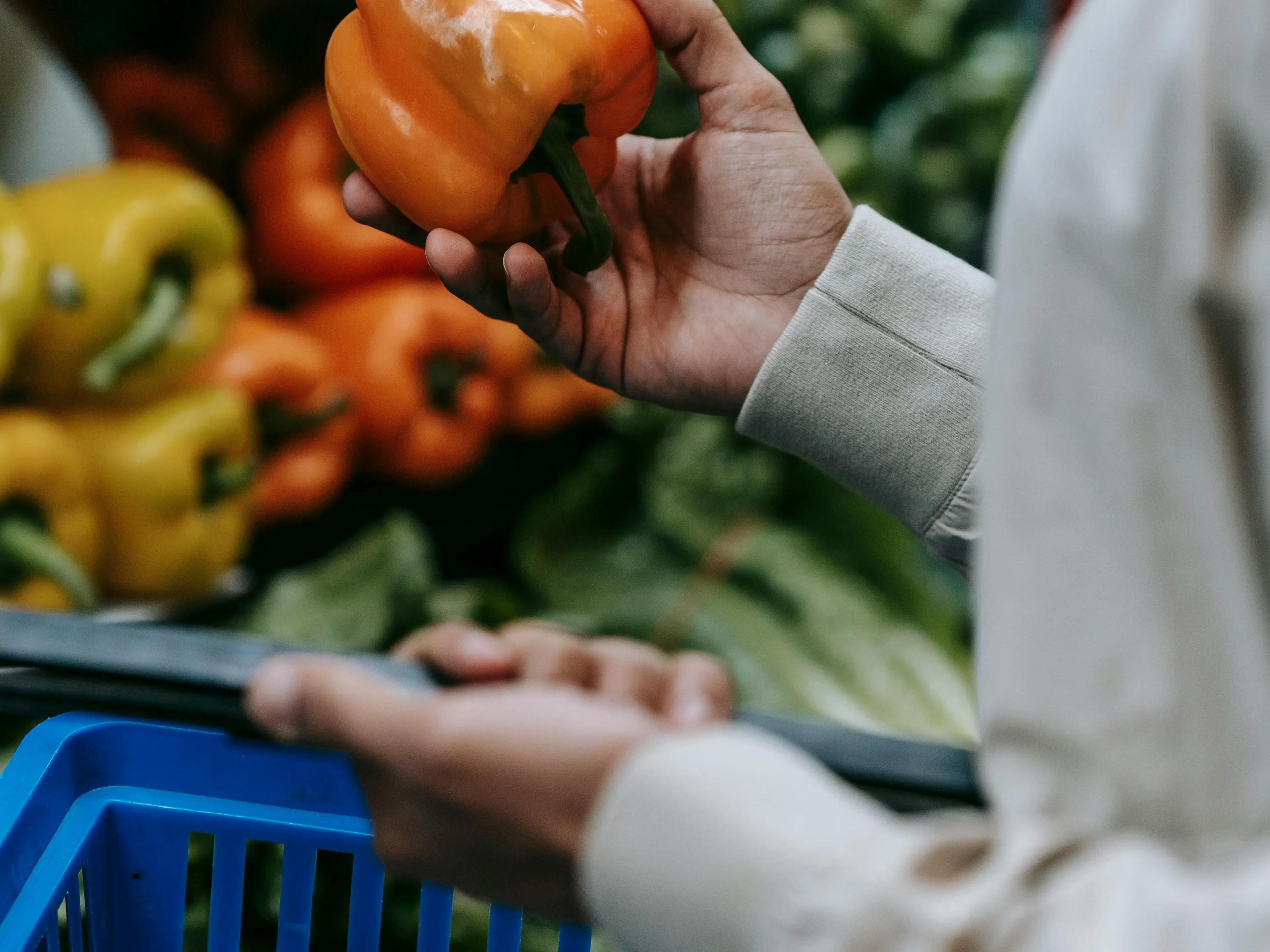 Frutta e verdura, non si ferma la corsa dei prezzi: +35 per cento il costo degli ortaggi