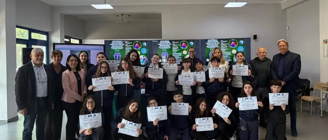 Catona, Cyberbullismo ascuola e famiglie insieme per un web più sicuro\n