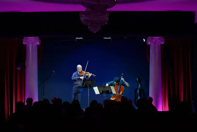 La magia dello Stradivari e il talento del duo Meraviglia-Barraco conquistano il pubblico del Rapsodie Agresti Calabriae a Vibo e Reggio\n