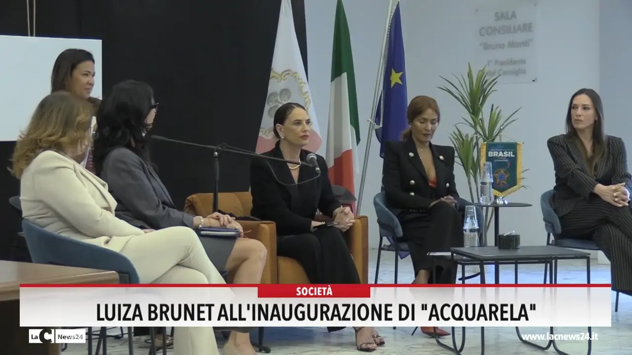 Luiza Brunet all'inaugurazione di \"Acquarela\"