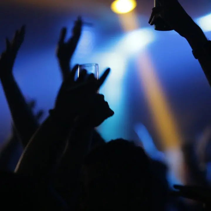 Escort e droga della risata, alle feste vip di Milano circa 70 calciatori (anche di Milan, Juve e Inter)\n