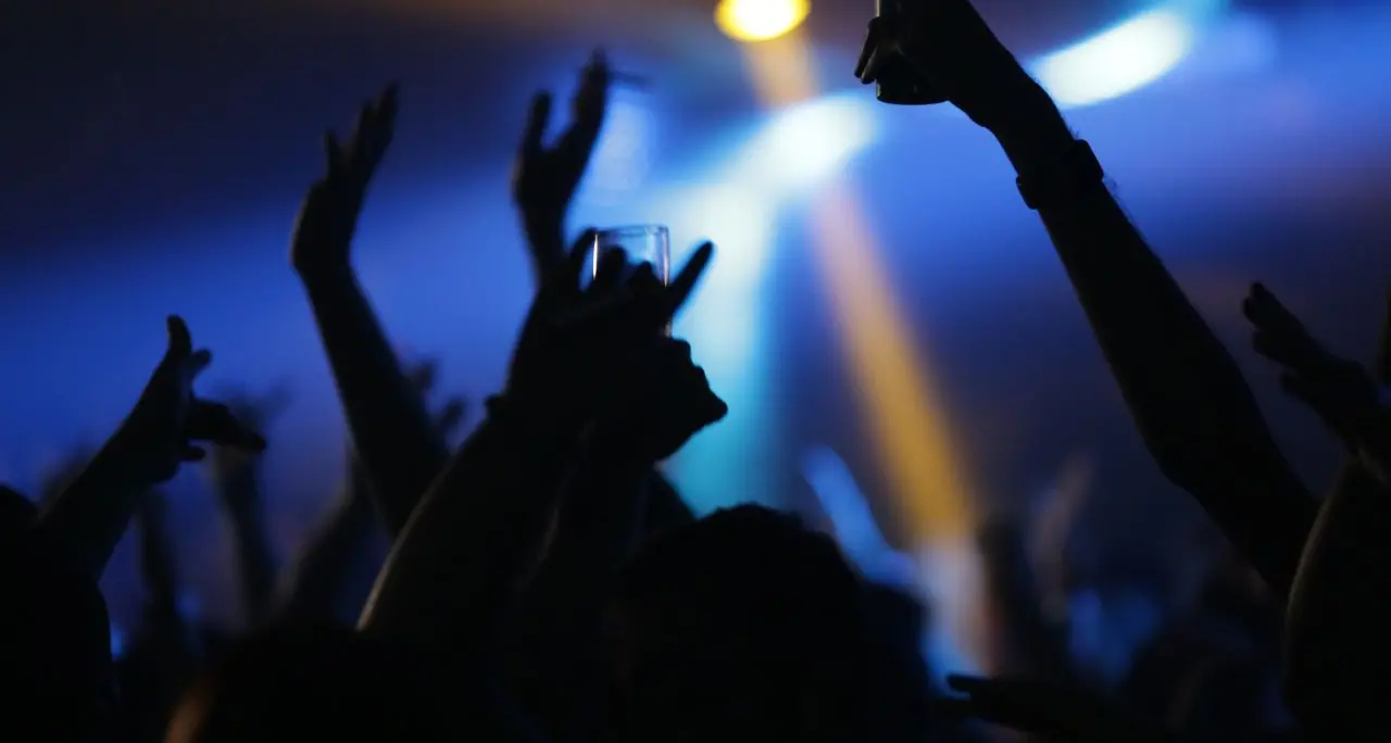 Escort e droga della risata, alle feste vip di Milano circa 70 calciatori (anche di Milan, Juve e Inter)\n