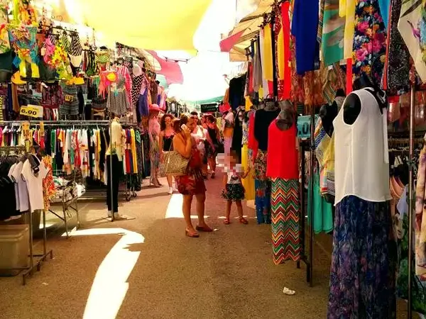 Mercato settimanale a Vibo Marina, le opposizioni chiedono che torni nel centro della frazione: «Adesso ci sono le condizioni»