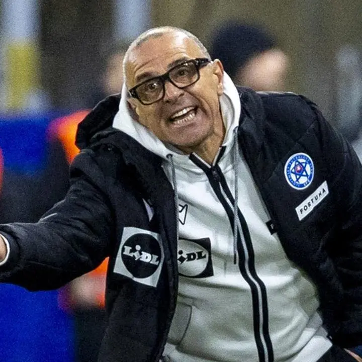 Il calabrese Calzona lascia la Slovacchia ma tratta ancora: addio dopo i playoff, resta aperta l’ipotesi rinnovo\n