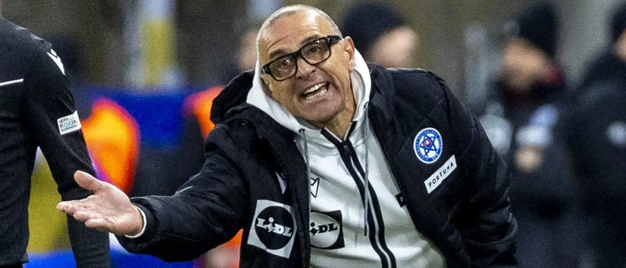 Il calabrese Calzona lascia la Slovacchia ma tratta ancora: addio dopo i playoff, resta aperta l’ipotesi rinnovo\n