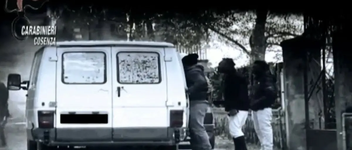 Migranti a Camigliatello Silano, crolla l’inchiesta sul caporalato: una condanna e tante assoluzioni | NOMI\n