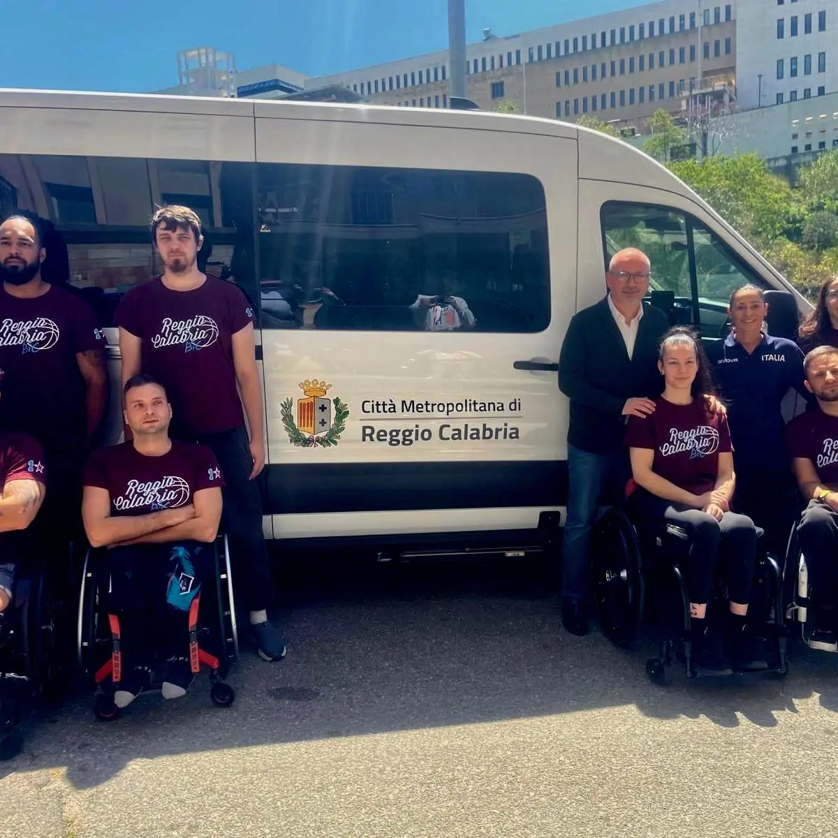 Yes I can, Versace consegna pulmino all'associazione Basket in carrozzina\n