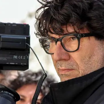 Rende celebra Fellini al Cinema Santa Chiara: Ciprì «Impossibile imitarlo, resta un maestro dell’immaginario»\n