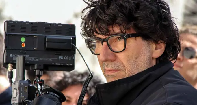 Rende celebra Fellini al Cinema Santa Chiara: Ciprì «Impossibile imitarlo, resta un maestro dell’immaginario»\n