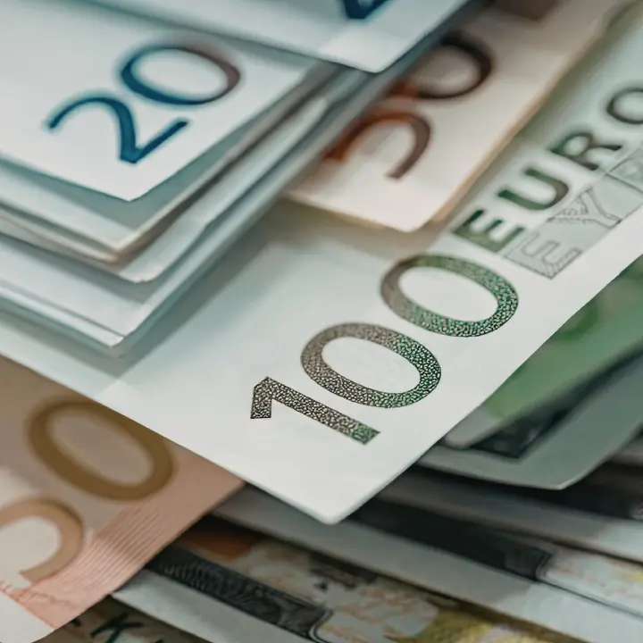 La Bce prepara nuove banconote, ecco come sarà la nuova grafica. Addio a quella da 500 euro\n