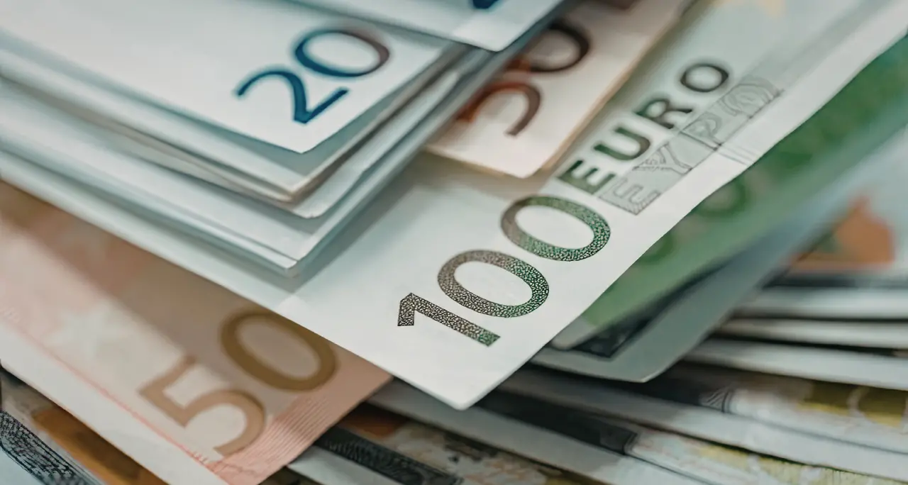 La Bce prepara nuove banconote, ecco come sarà la nuova grafica. Addio a quella da 500 euro\n