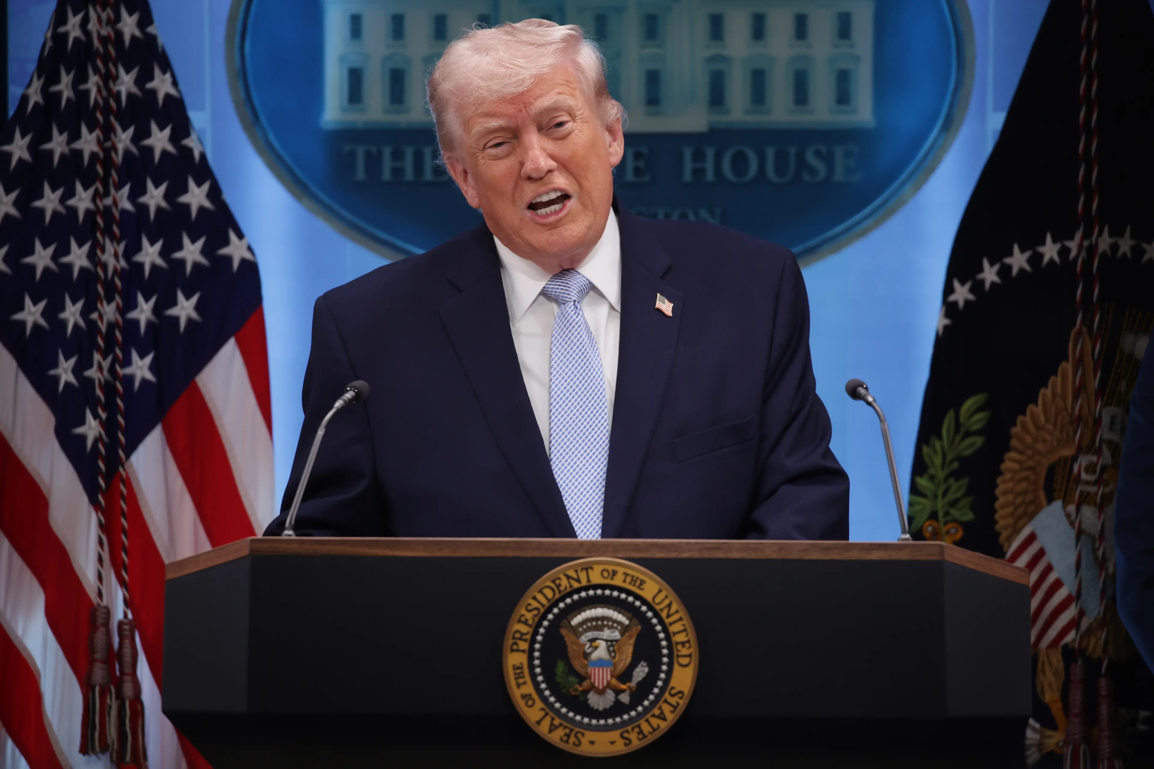 Trump proroga la tregua, stop alla guerra ma negoziati ancora fermi:\u00A0«Governo iraniano diviso, aspetto la proposta»\n