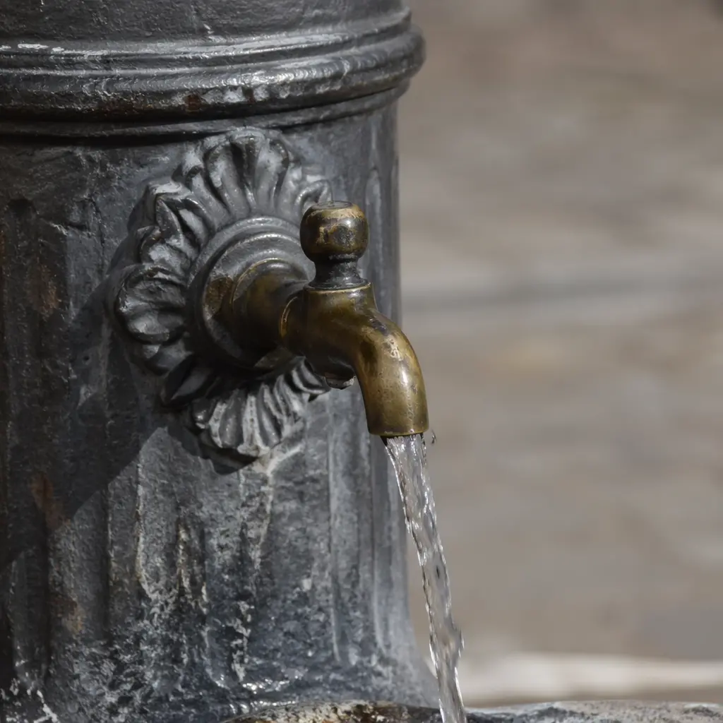 Rende, acqua di nuovo potabile alla fontanina del centro storico\n