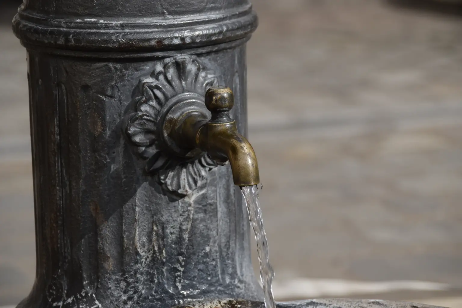 Rende, acqua di nuovo potabile alla fontanina del centro storico\n