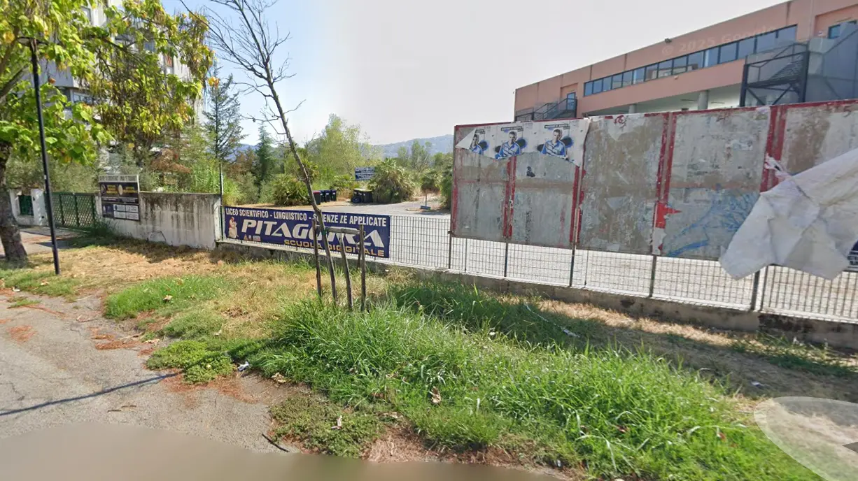 Rende, trasporto pubblico nel caos: fermate precarie e interrogazioni senza risposta\n