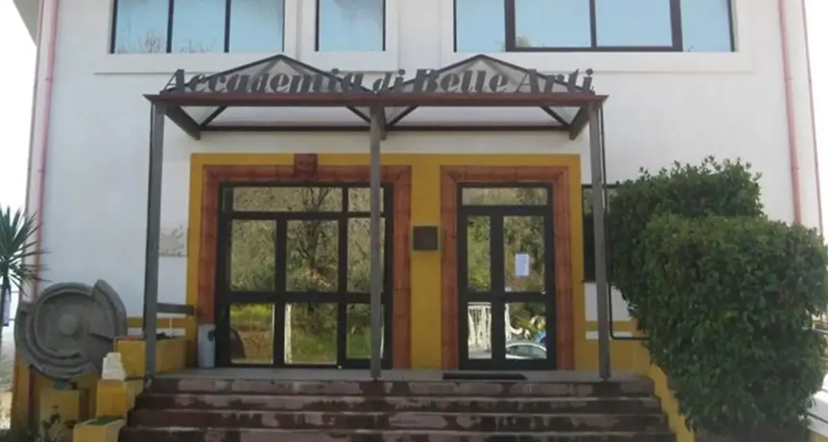 “Diplomificio” all’Accademia Fidia di Stefanaconi: salta il processo, nullo il decreto che disponeva il giudizio per 51 imputati\n