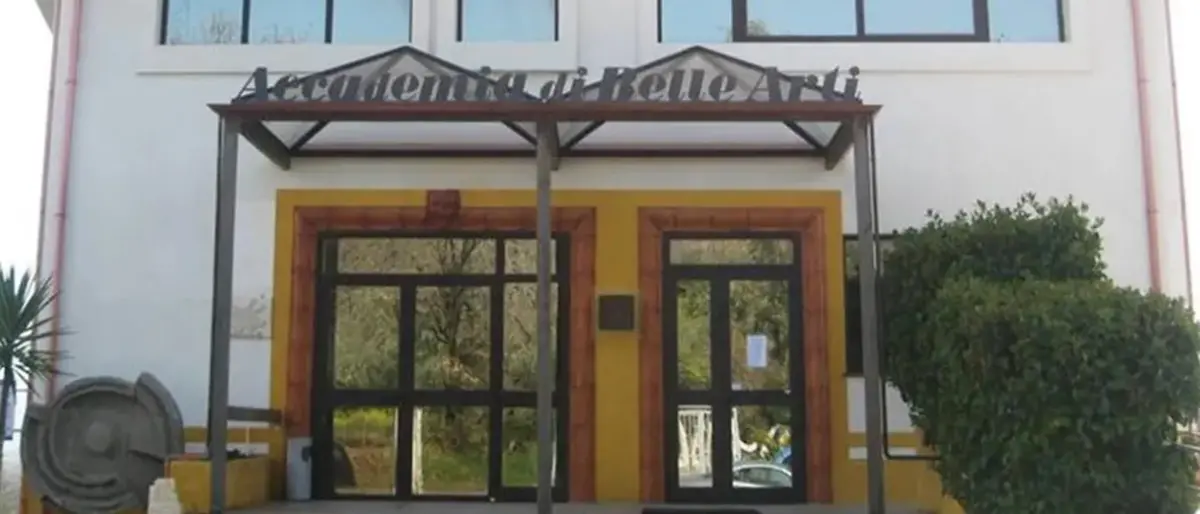 “Diplomificio” all’Accademia Fidia di Stefanaconi: salta il processo, nullo il decreto che disponeva il giudizio per 51 imputati\n