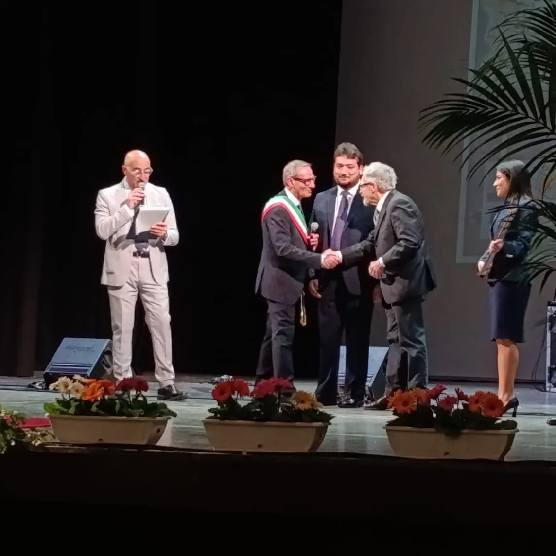 San Giorgio d'Oro 2026, al Teatro Cilea la città premia le sue eccellenze: «Emozione e speranza per Reggio»\n