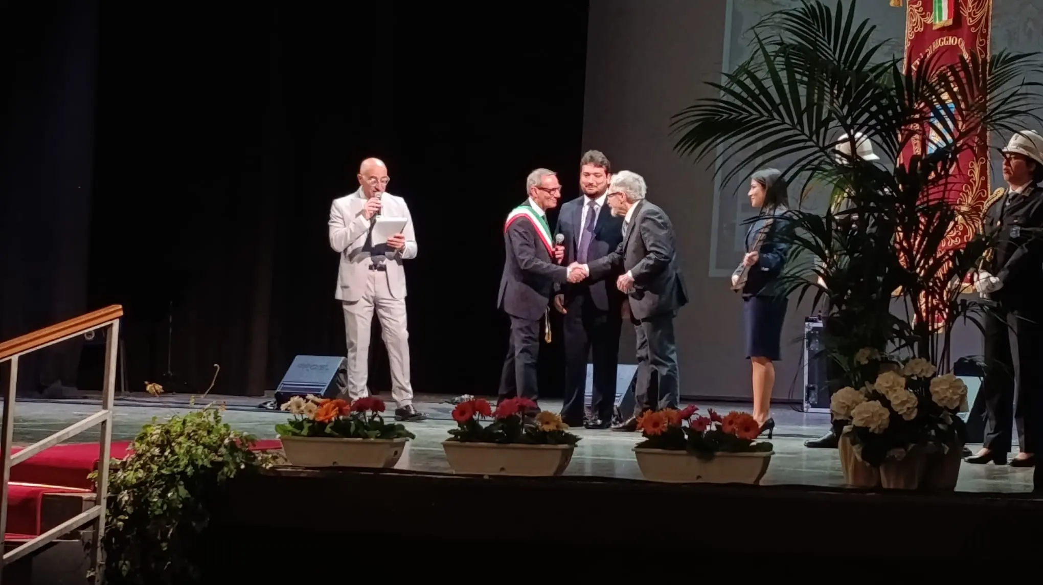 San Giorgio d'Oro 2026, al Teatro Cilea la città premia le sue eccellenze: «Emozione e speranza per Reggio»\n