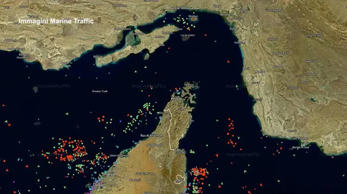 Un\\'immagine satellitare di Marine Traffic immortala il passaggio delle navi nello Stretto di Hormuz aperto dopo il cessate il fuoco in Libano, 17 aprile 2026 WEB / MarineTraffic +++ ATTENZIONE: L\\'ANSA NON POSSIEDE I DIRITTI DI QUESTA FOTO CHE NON PUO\\' ESSERE PUBBLICATA SENZA L\\'AUTORIZZAZIONE DELLA FONTE DI ORIGINE CUI SI RINVIA +++ NPK +++ , ANSA