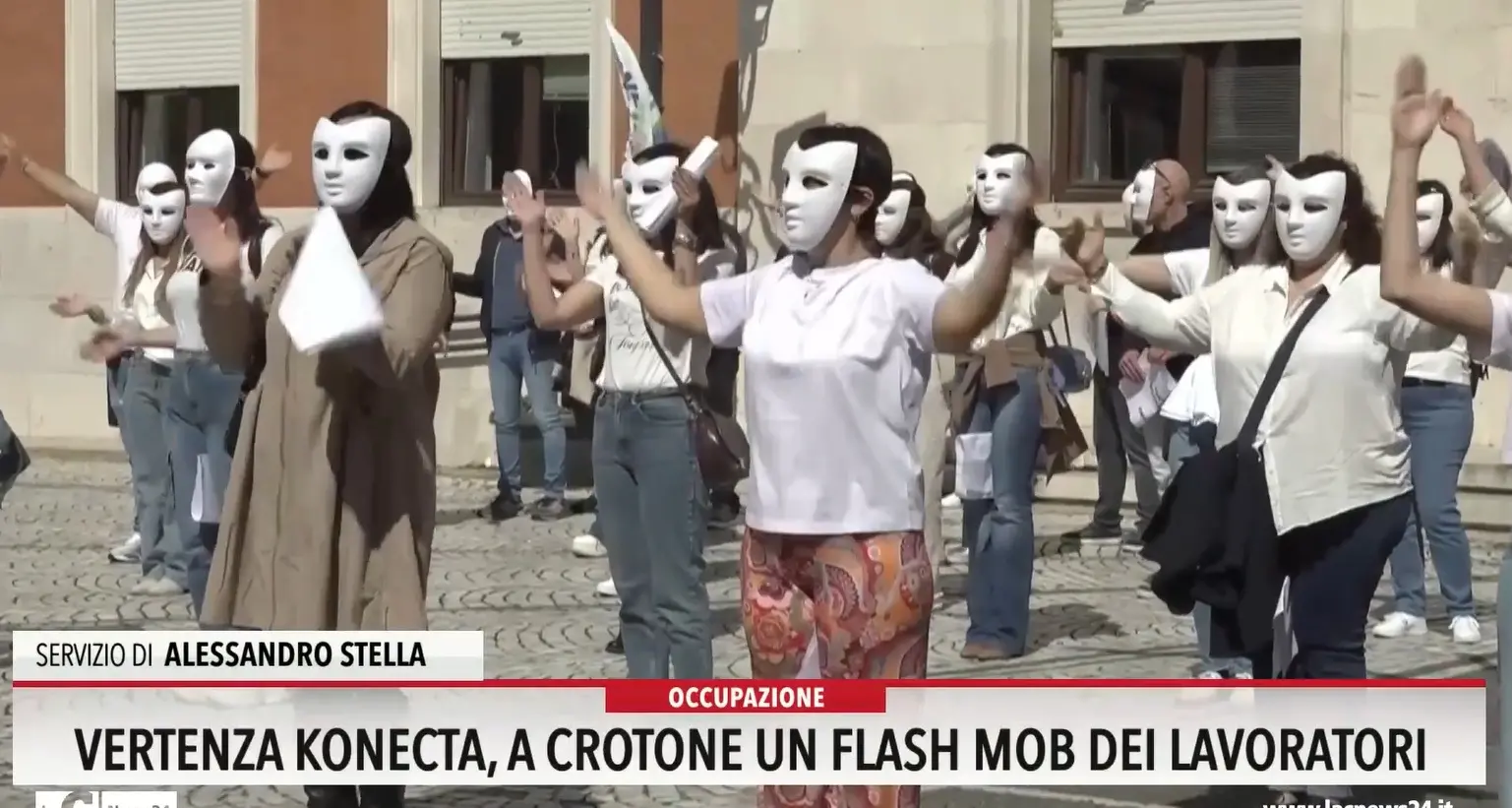 Vertenza Konecta, a Crotone un flash mob dei lavoratori