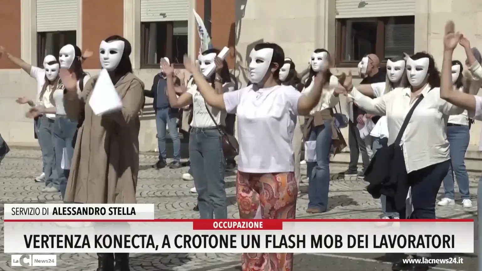 Vertenza Konecta, a Crotone un flash mob dei lavoratori