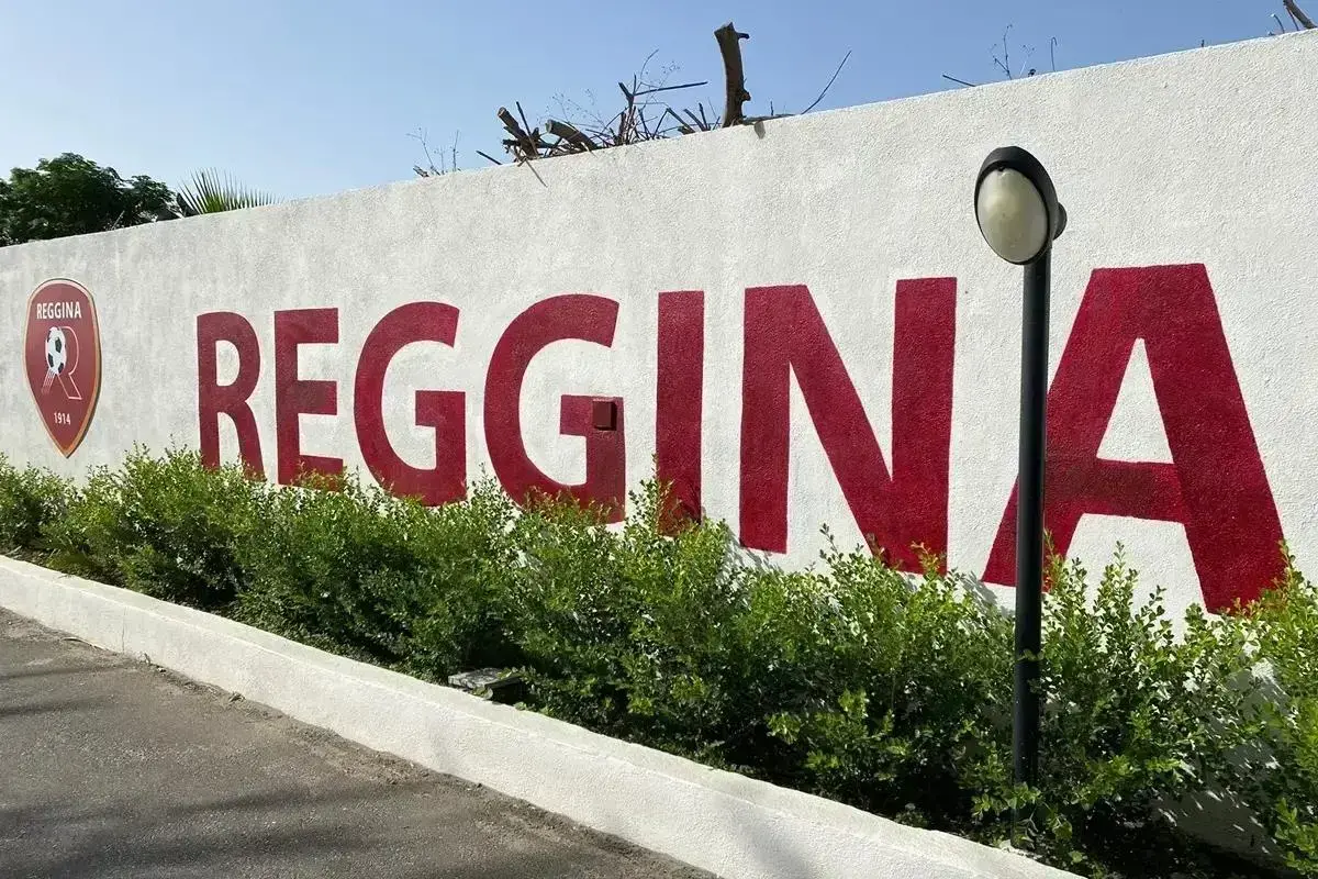 Reggina, finalmente un momento di gloria in una stagione opaca: meritato Sangiorgino all'intramontabile Favasuli\n