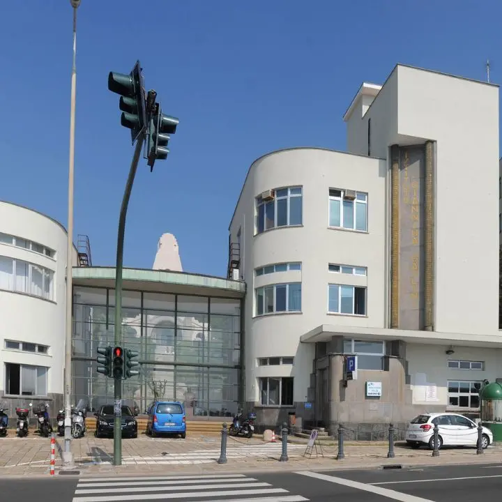 <p><span style=\"color:hsl(0,75%,60%);\">Da Catanzaro a Genova</span> con un volo militare: la piccola Maria Luce trasferita d'urgenza all'ospedale Gaslini</p>