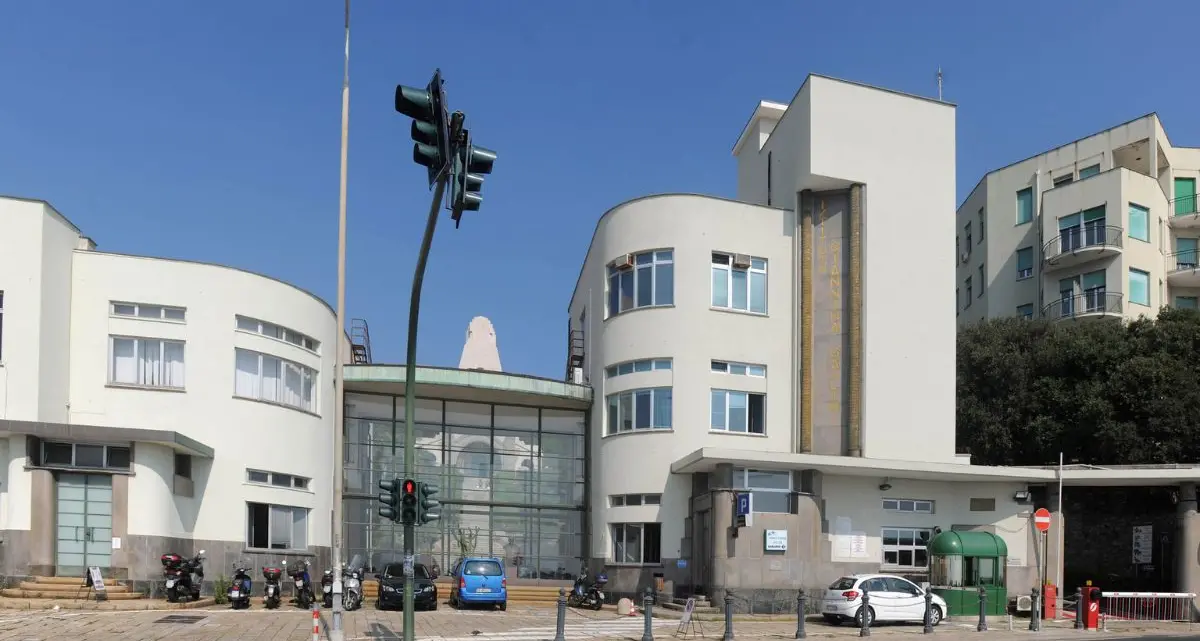 <p><span style=\"color:hsl(0,75%,60%);\">Da Catanzaro a Genova</span> con un volo militare: la piccola Maria Luce trasferita d'urgenza all'ospedale Gaslini</p>