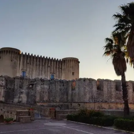 Mostre e workshop di scrittura e disegno fantasy approdano al castello di Santa Severina\n