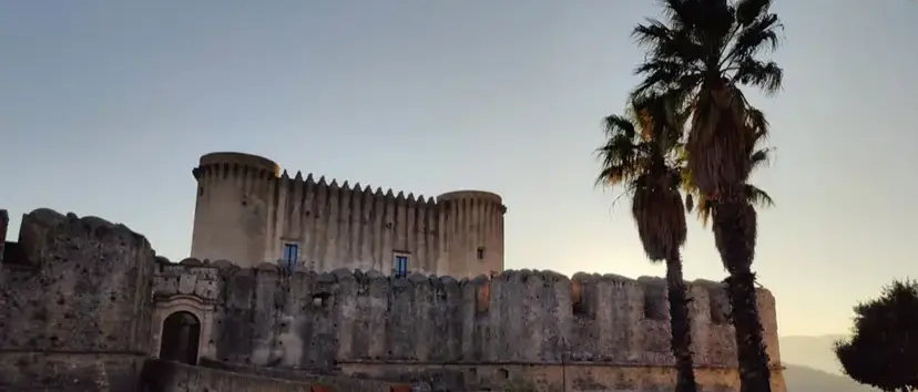 Mostre e workshop di scrittura e disegno fantasy approdano al castello di Santa Severina\n