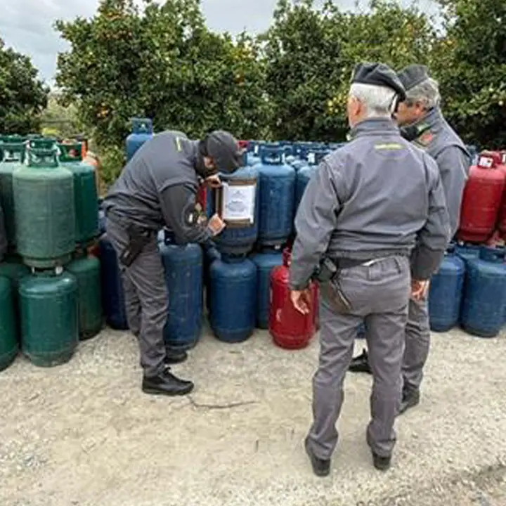 Deteneva 261 bombole di Gpl in modo illegale, denunciato un uomo in provincia di Cosenza\n