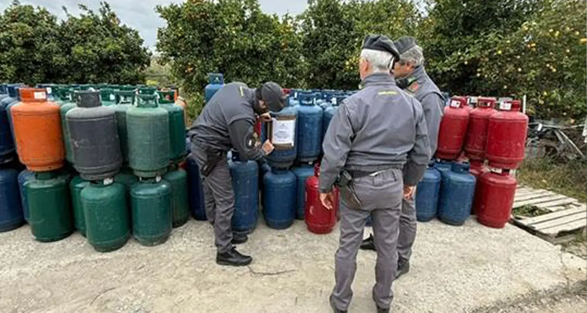 Deteneva 261 bombole di Gpl in modo illegale, denunciato un uomo in provincia di Cosenza\n