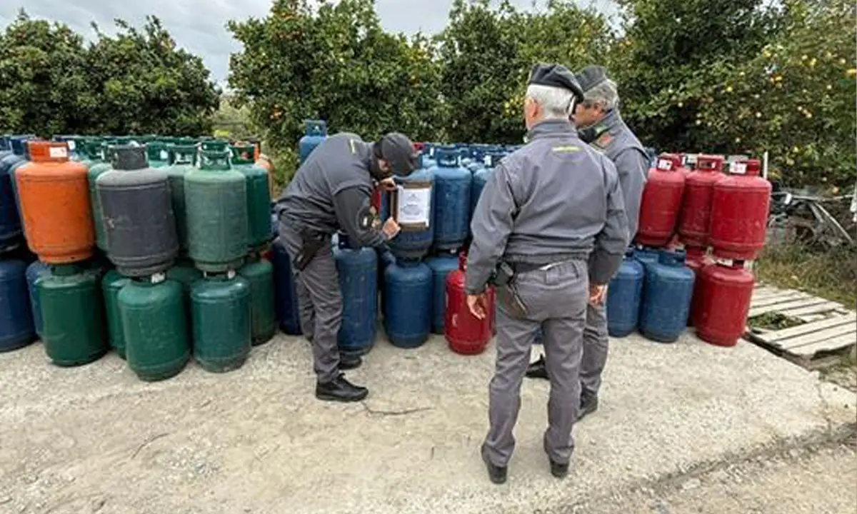 Deteneva 261 bombole di Gpl in modo illegale, denunciato un uomo in provincia di Cosenza\n