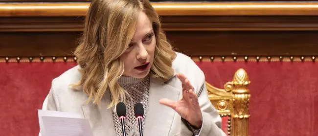 L’Italia “punita” da Bruxelles per il disavanzo, l’ira di Giorgia Meloni: «Colpa del Superbonus del Governo Conte»\n