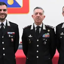 <p>Catanzaro, Legione Carabinieri Calabria: <span style=\"color:hsl(0, 75%, 60%);\">nove ufficiali promossi </span>e numerose medaglie mauriziane e al merito di lungo comando consegnate </p>