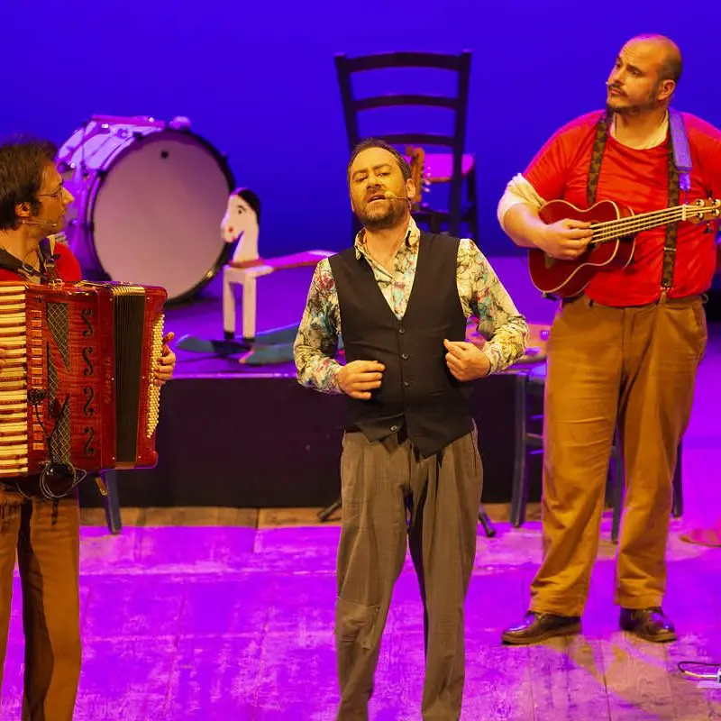 Mimì di e con Mario Incudine in scena a Locri per la rassegna del Centro Teatrale Meridionale\n