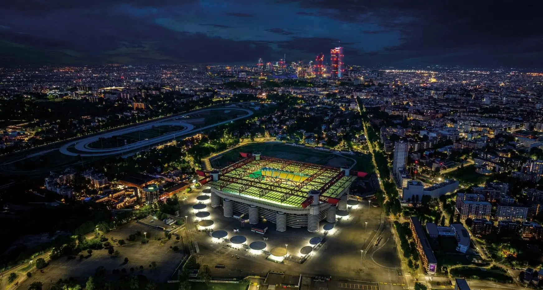 Escort, calciatori, gas esilarante e notti di lusso a Milano: da Bastoni a Leao, fino alla ragazza incinta che fa esplodere l’inchiesta\n