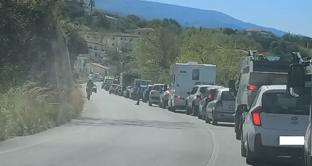 SS18 pericolosa: un incidente a Belvedere Marittimo,\u00A0tamponamento ad Acquappesa\n