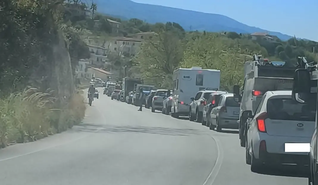 SS18 pericolosa: un incidente a Belvedere Marittimo,\u00A0tamponamento ad Acquappesa\n