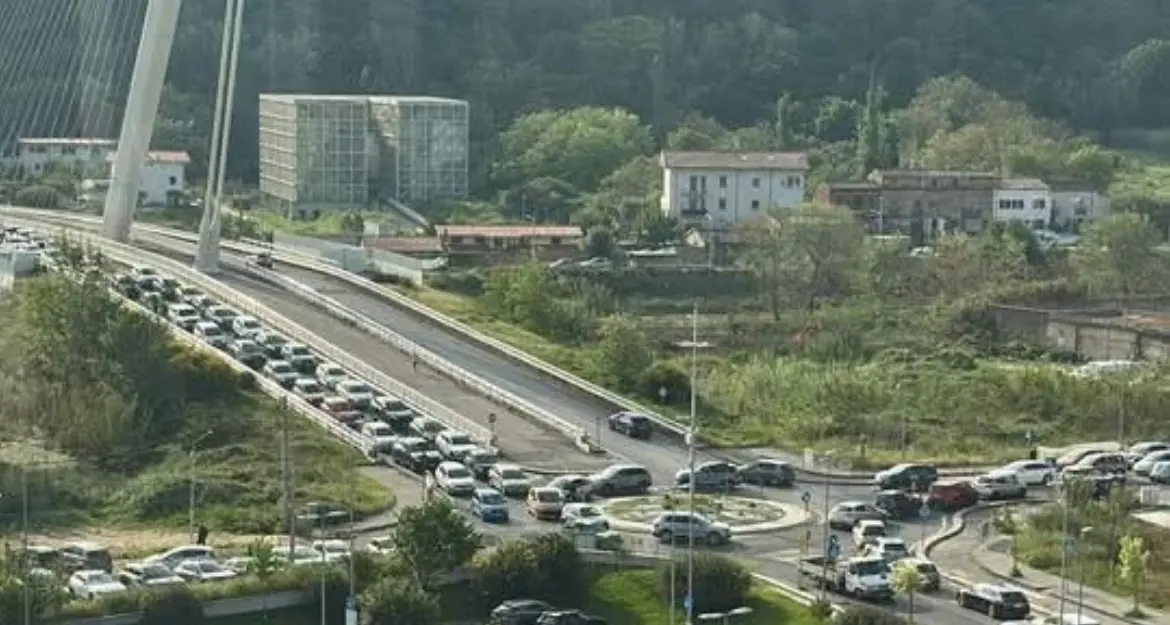 Cosenza, cantieri e caos traffico: l’opposizione attacca Caruso, «Il problema è il silenzio dell’amministrazione»\n